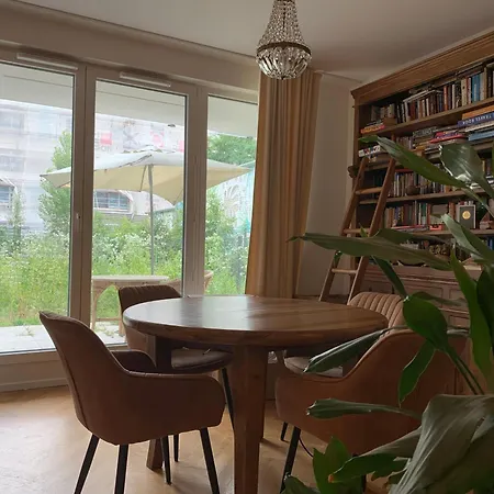 Premium - Metro & Parking Apartament
